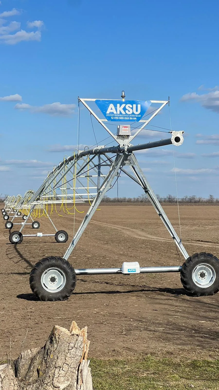An AksuPivot pivot point on its transport wheels, the company panel on top, on bare ground